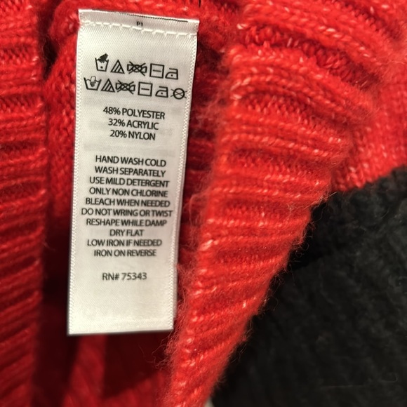 Tahari Red and Black Fair Isle Knit Sweater - Size Large NEW - Picture 4 of 4